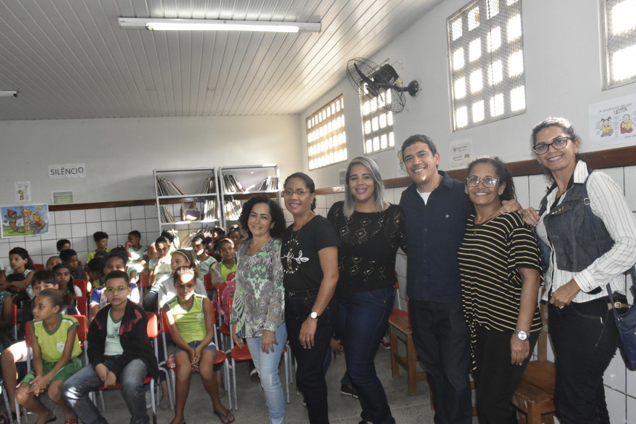Camacã: Projeto Encontro com Escritor visita o Grupo Escolar Luíza Vargens

